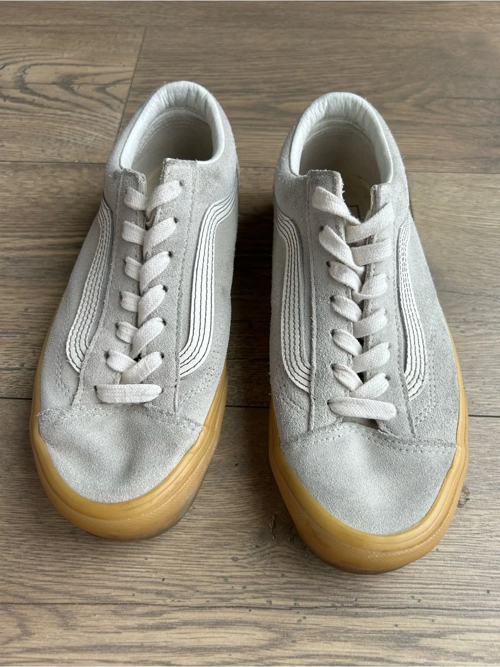 🛹 VANS Low Top Suede Sneakers in Light Gray with Gum Sole